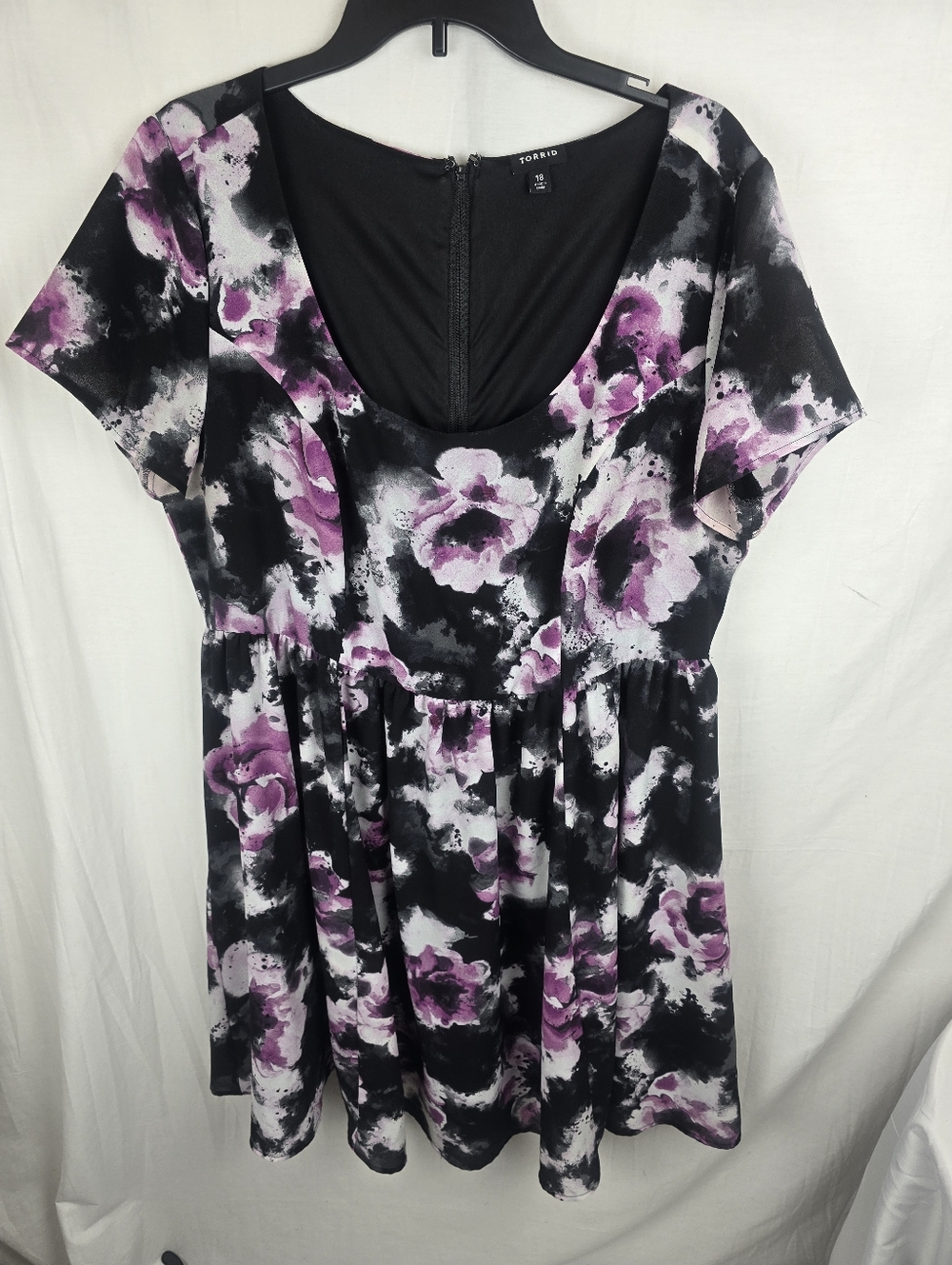 Torrid Black Floral Scoop Neck Tunic with Purple Accents Dress Sz 18